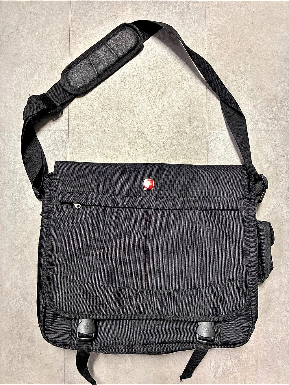 Wenger BC Pro Black Messenger Bag